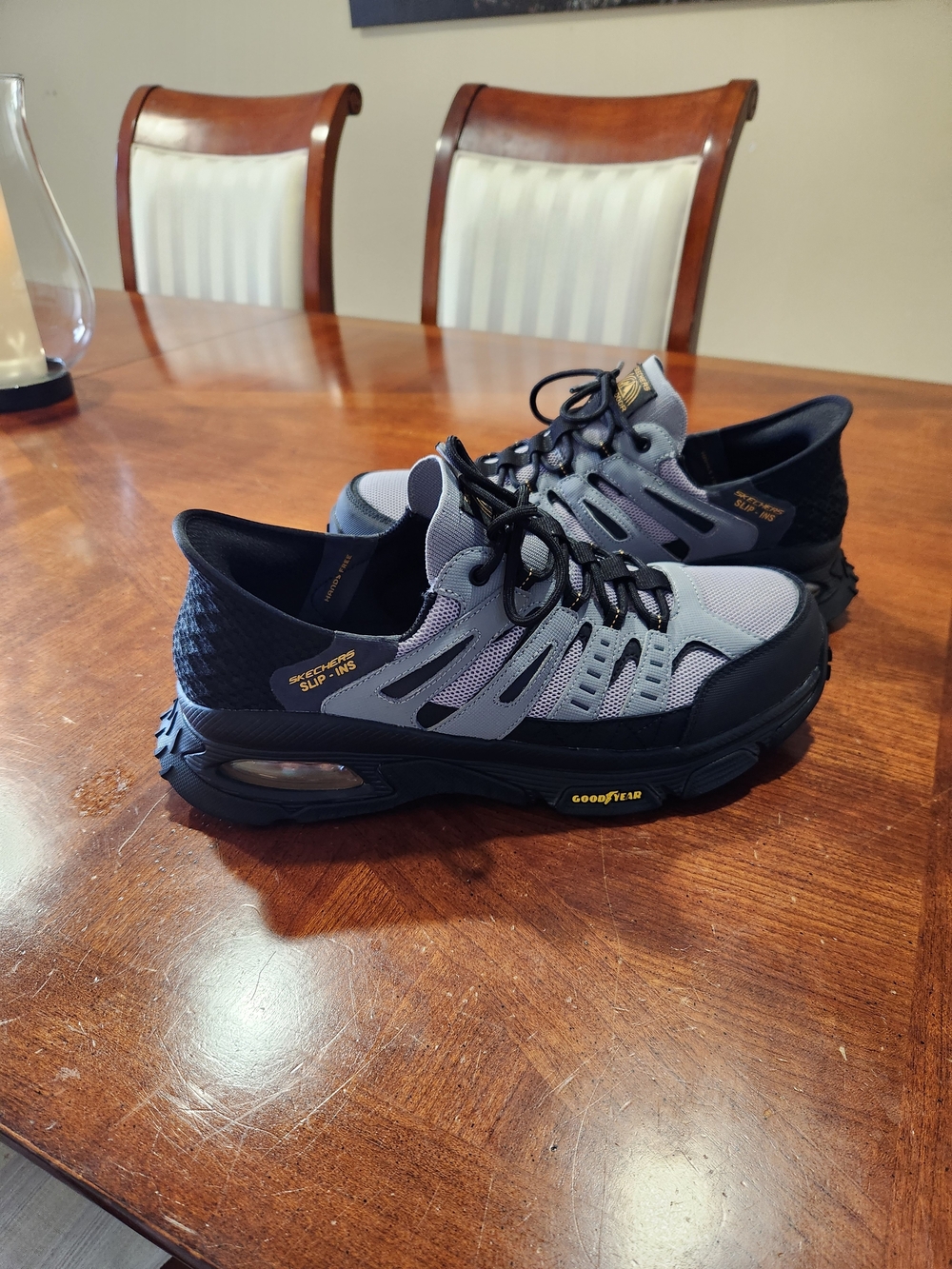 Skechers Men’s Gray and Black Slip-Resistant Athletic Shoe Size 11 Men
